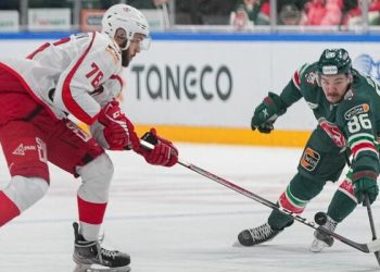 «Ак Барс» обыграл «Автомобилиста»  со счетом 2:1