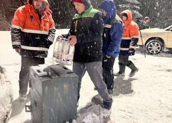 В Татарстане дорожники помогают водителям на трассе М7 во время сильных снегопадов