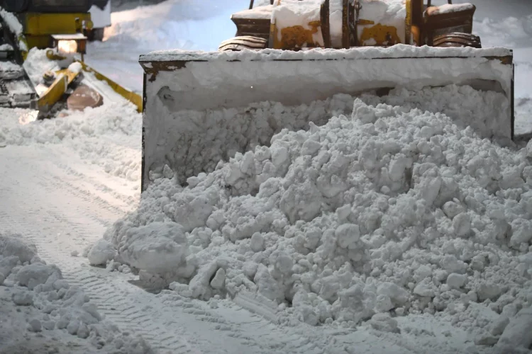 В Казани расчистят дороги с маршрутами общественного транспорта к концу недели