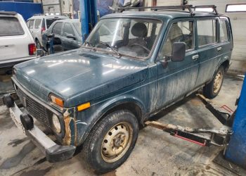 Семья из Нижнекамска передала автомобиль бойцам СВО