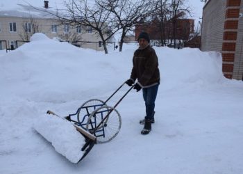 Жители Нурлата присоединились к «флешмобу» по расчистке дворов от снега