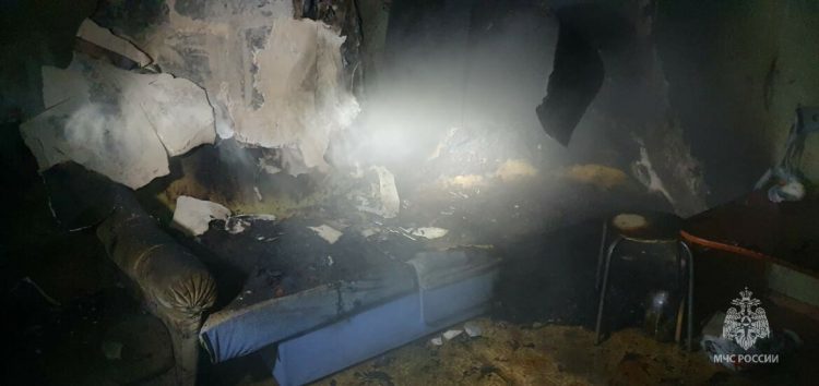 В Челнах при пожаре в пятиэтажке спасли мужчину