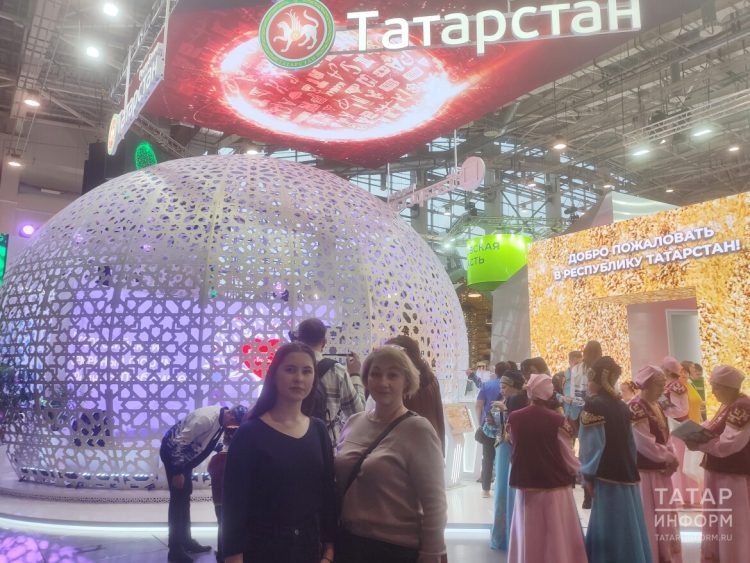 Девочка, мечту которой исполнил Рустам Минниханов, посетила выставку «Россия» на ВДНХ