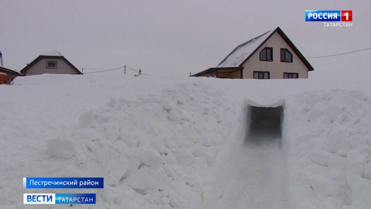 Жители села Шали выкопали 11-метровый тоннель после мощного снегопада
