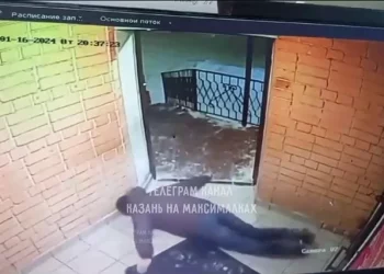 В Зеленодольске мужчина упал на пороге магазина и скончался