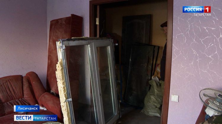 Татарстанская команда восстанавливает жилые дома, которые попали под обстрелы в Лисичанске