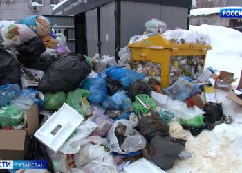 Казанцы жалуются на переполненные мусорные контейнеры