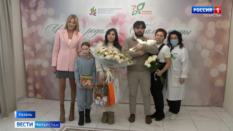 В Казани из роддома выписали первую девочку рожденную в 2024 году