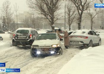 Казань в снежном плену: пробки, аварии и перебои в работе общественного транспорта