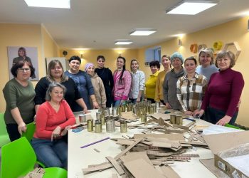 Мамы и жены участников СВО из Альметьевска изготовили окопные свечи для передовой