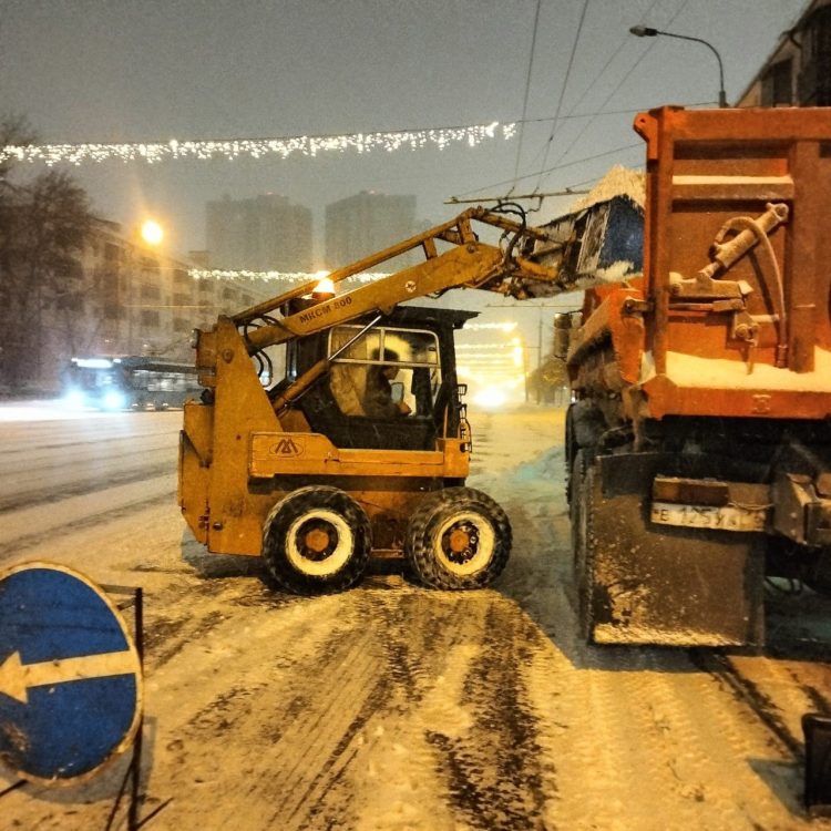 В двух районах Казани за сутки вывезли почти 17 тыс. тонн снега