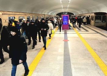 В метро Казани ввели допсоставы из-за метели