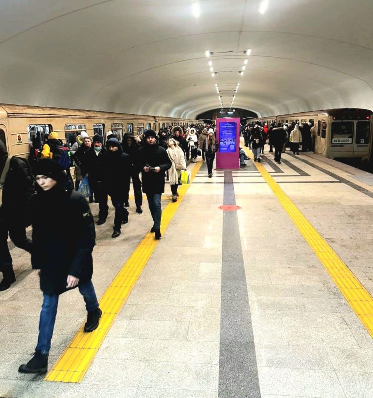 В метро Казани ввели допсоставы из-за метели