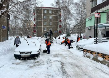 Казанцы активно принимают участие в расчистке дворов от снега