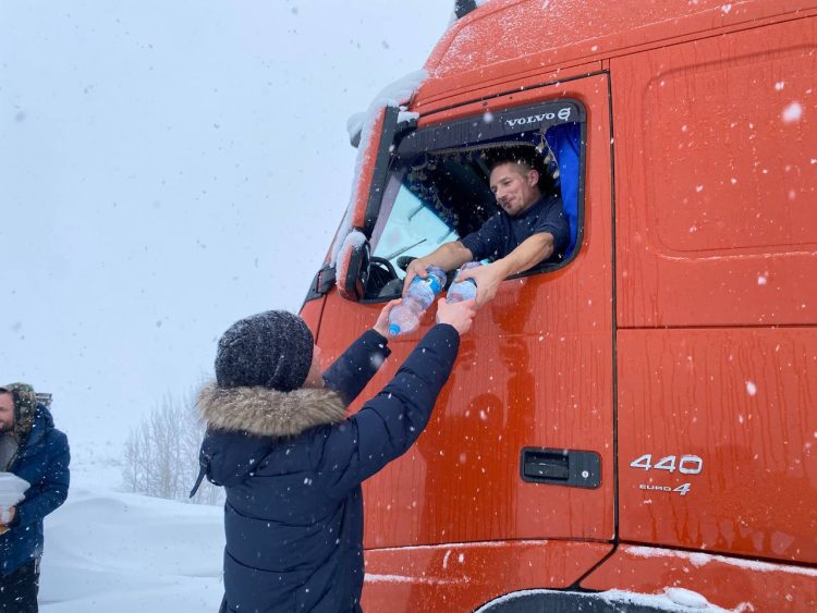 В Менделеевском районе организовали сухпайки для тех, кто застрял на дороге из-за непогоды