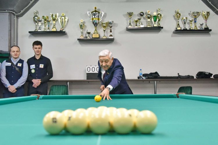 В Казани стартовал международный турнир по русскому бильярду
