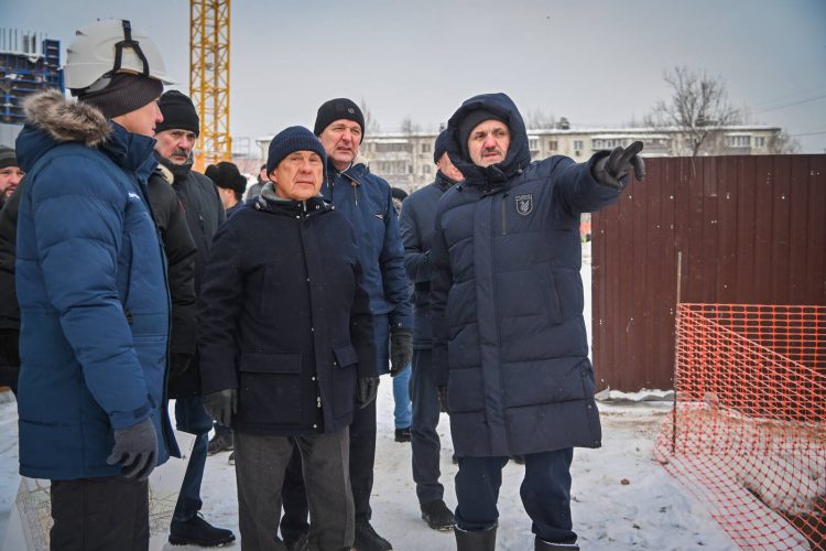 Минниханов осмотрел стройплощадку нового здания театра Камала