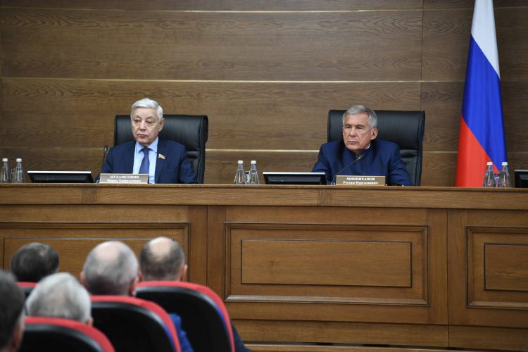 Минниханов: «Сегодня прокуроры с честью выполняют сложные и ответственные задачи по поддержанию законности и правопорядка в республике»