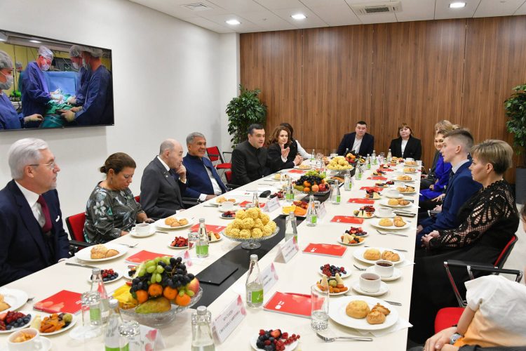 Минниханов встретился с реципиентами и их родственниками