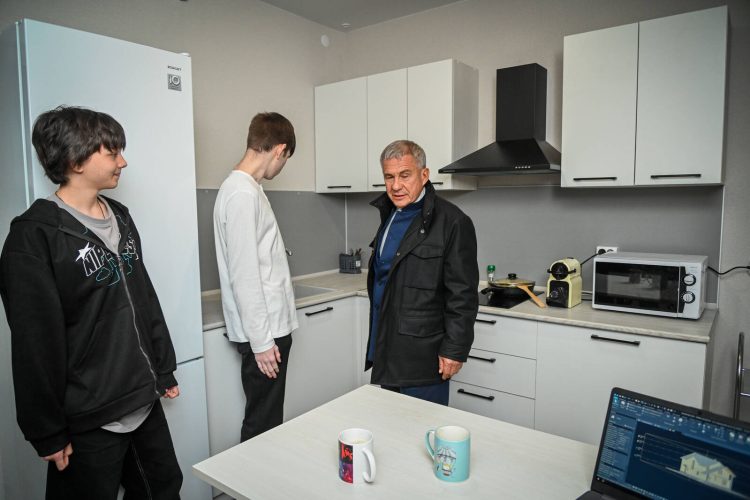 Минниханов посетил жилой комплекс «Южный парк» в Елабуге