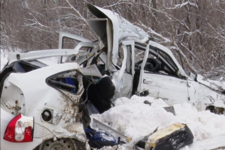 На трассе Казань-Оренбург произошло смертельное ДТП, два человека погибли