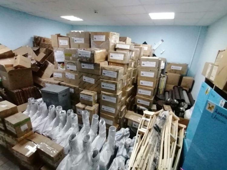 Из Заинска в зону СВО отправили 2 автомобиля и 2 тыс. именных посылок