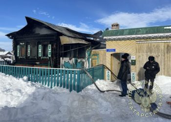 В Татарстане при пожаре в доме погибли мать с сыном
