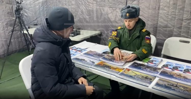 В Казани на фестивале «Кыш Батыр» заработал мобильный пункт отбора на службу по контракту