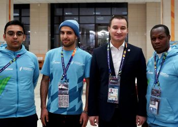 Садыков оценил условия проживания и качество питания волонтеров «Игр будущего»