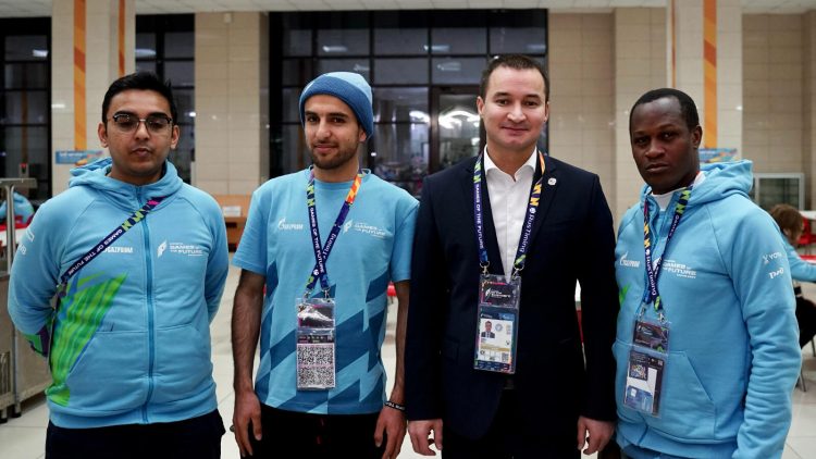 Садыков оценил условия проживания и качество питания волонтеров «Игр будущего»