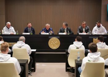 Минниханов провел встречу с игроками и тренерским штабом «Ак Барса»