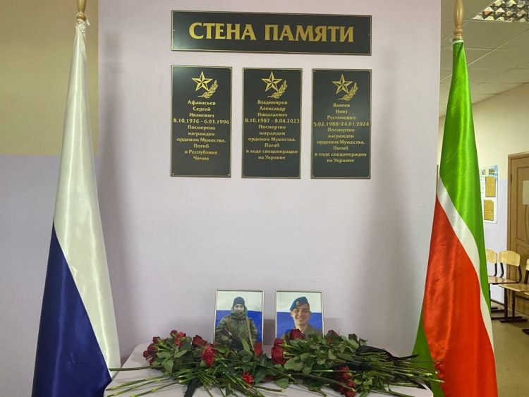 В Кощаковской школе открыли мемориальные доски участникам СВО