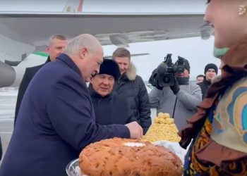 Александр Лукашенко прибыл в Казань