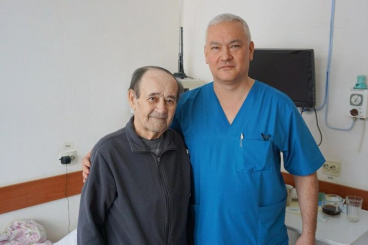 Нижнекамские врачи прооперировали 96-летнего ветерана и спасли его от рака