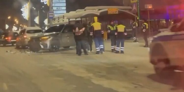 В Казани на улице Ершова водитель BMW сбил трех человек