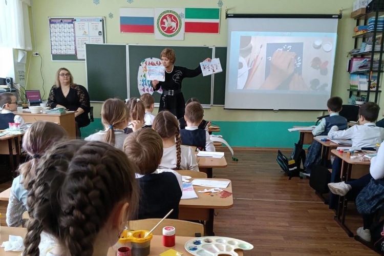 В Альметьевской школе №6 прошел муниципальный семинар учителей ИЗО