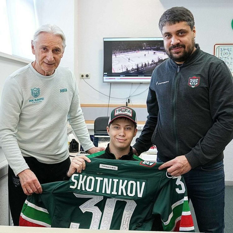 «Ак Барс» подписал однодневный контракт с 17-летним вратарем, получившим травму