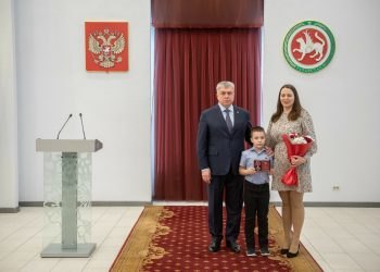 В Челнах состоялась передача орденов Мужества семьям бойцов СВО