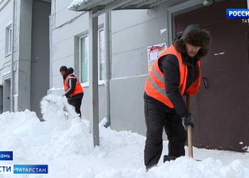 Метшин призвал горожан выходить на уборку снега