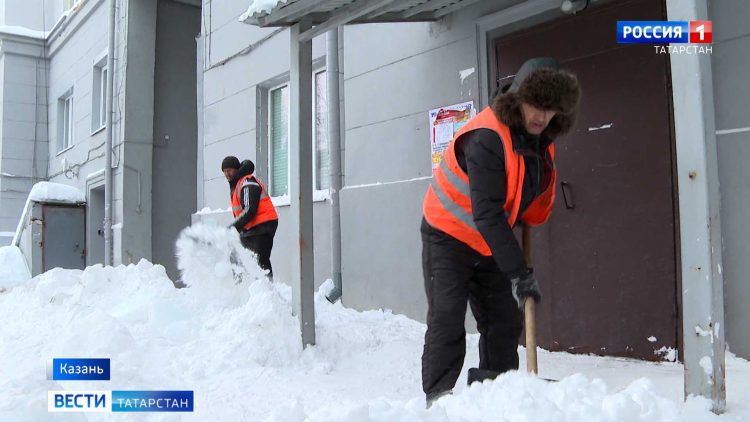 Метшин призвал горожан выходить на уборку снега