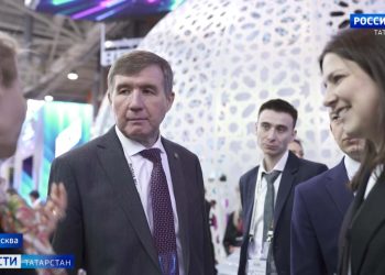 Шагиахметов посетил площадку Татарстана на международной выставке-форуме «Россия»