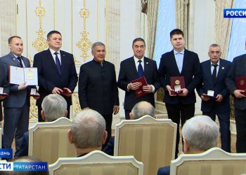 Минниханов торжественно вручил Госпремии РТ в области науки и техники за прошедший год