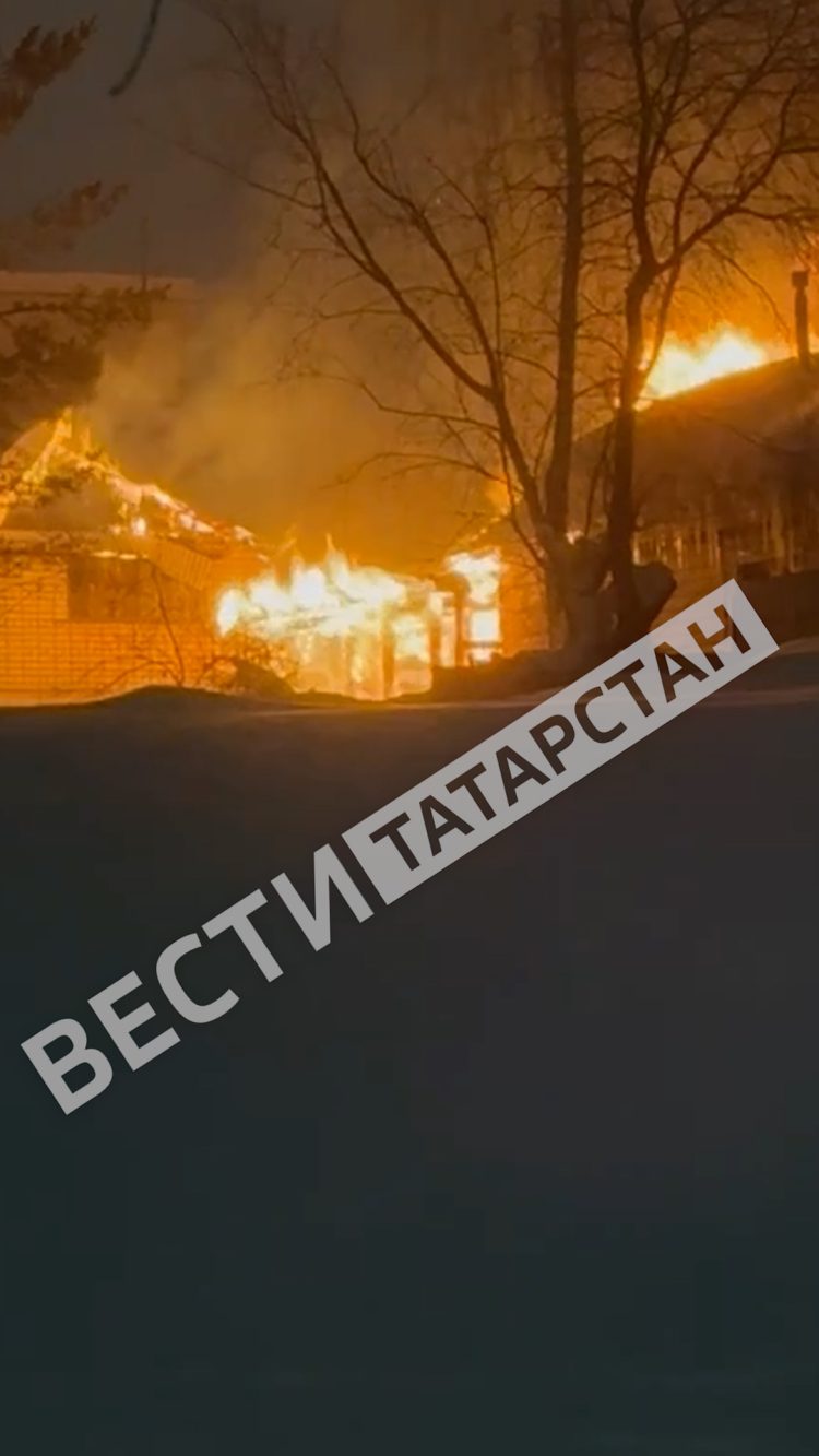 В Советском районе Казани горят бани