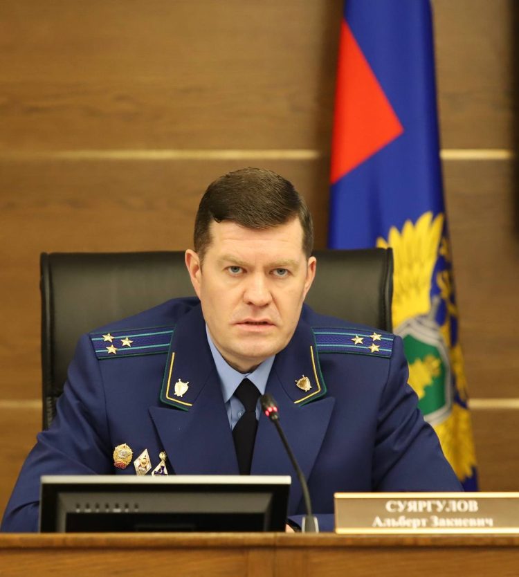 Суяргулов поручил взять на особый контроль дело с нападением на полицейских в Нижнекамске