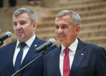 Путин и Минниханов приняли участие в открытии Высшей школы нефти в Альметьевске