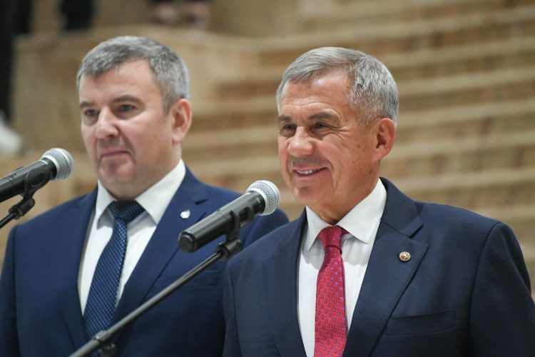 Путин и Минниханов приняли участие в открытии Высшей школы нефти в Альметьевске