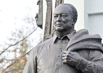 Минниханов опубликовал фотографии с открытия памятника первому Президенту Башкортостана