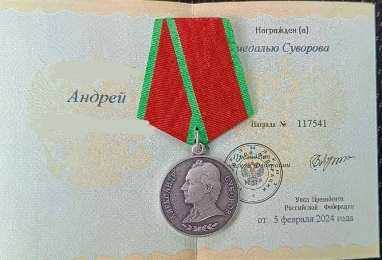 Бойца СВО из Менделеевска наградили медалью Суворова за отвагу