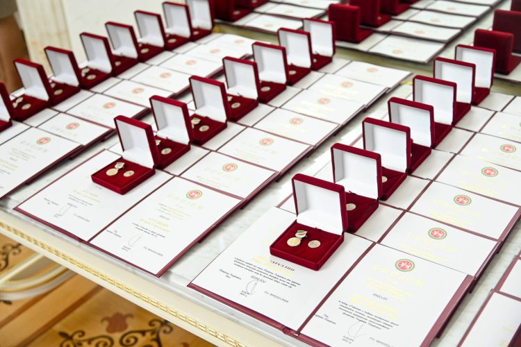 Минниханов наградил четырех представителей органов госвласти РТ медалью «100 лет ТАССР»