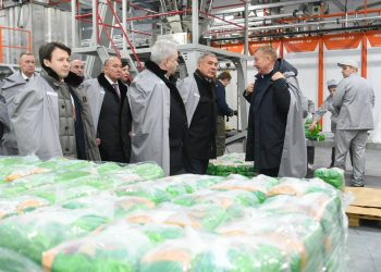 Минниханов посетил новую макаронную фабрику в Казани